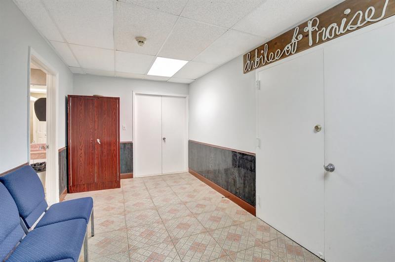 Image 37 of 76 For 4505 103rd Ave