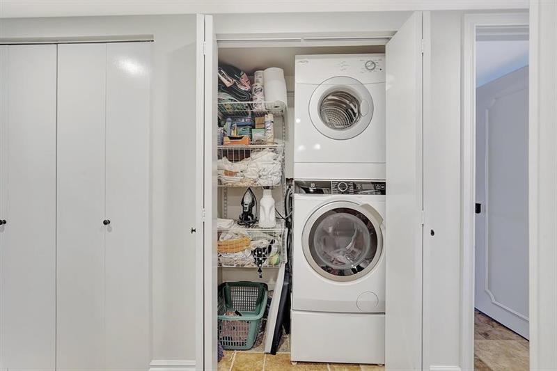 Image 56 of 70 For 2300 Diana  203