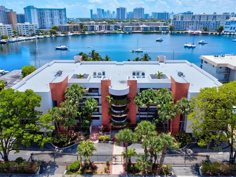 Image 57 of 70 For 2300 Diana  203