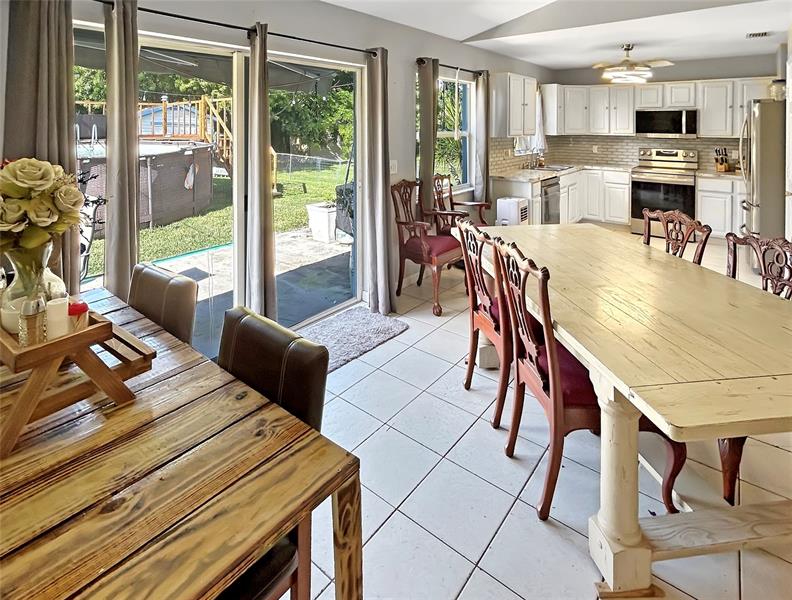 Image 16 of 25 For 3043 Banyan St