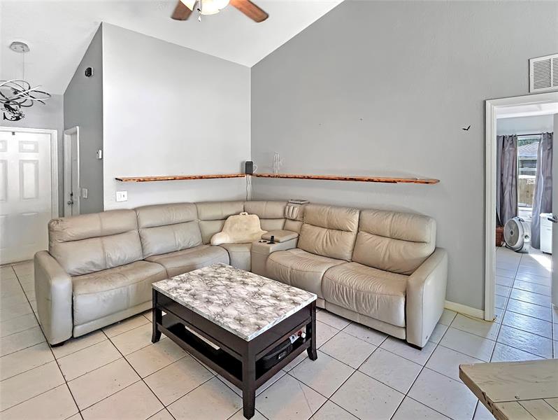 Image 17 of 25 For 3043 Banyan St