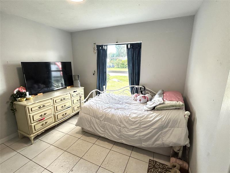 Image 21 of 25 For 3043 Banyan St