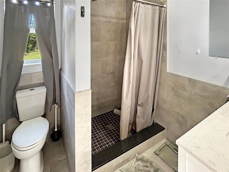 Image 22 of 25 For 3043 Banyan St