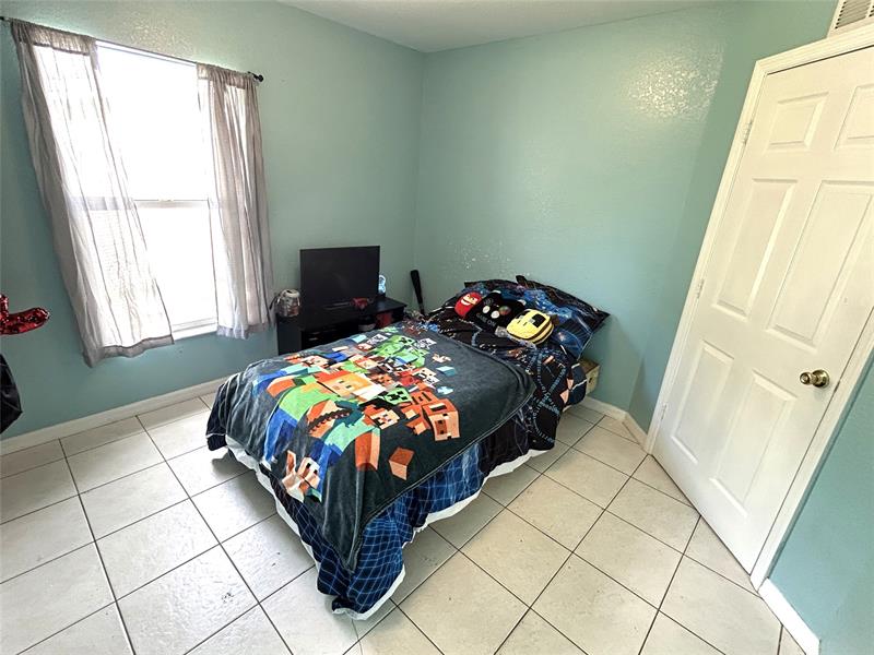 Image 23 of 25 For 3043 Banyan St