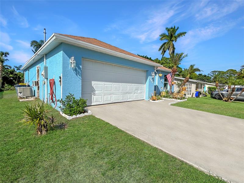 Image 4 of 25 For 3043 Banyan St