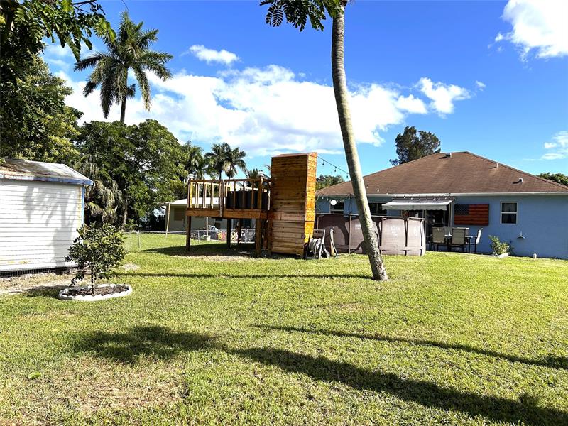 Image 5 of 25 For 3043 Banyan St