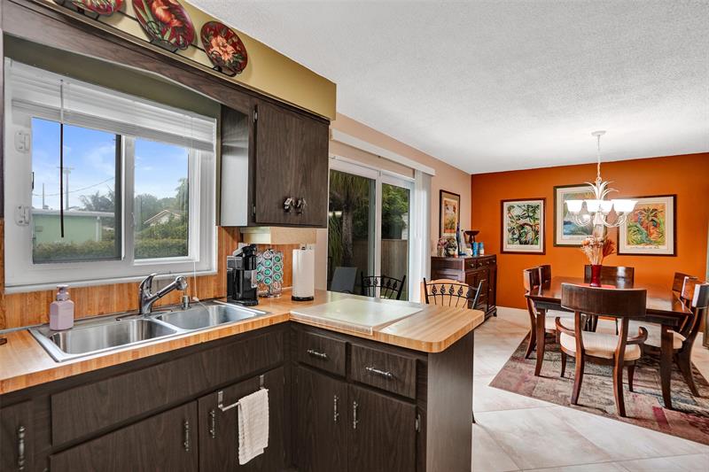 Image 6 of 21 For 2740 46th Pl