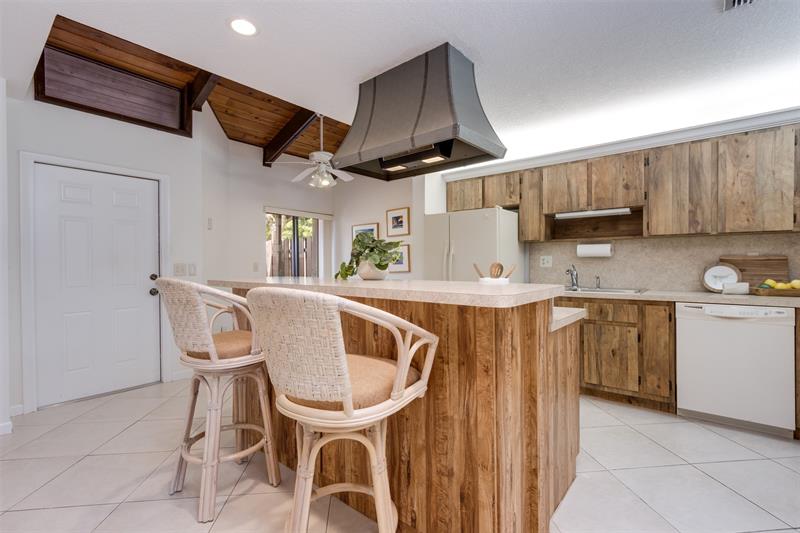 Image 11 of 56 For 450 Briarwood Cir  2