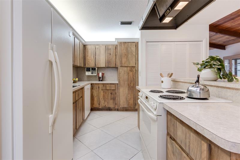 Image 7 of 56 For 450 Briarwood Cir  2