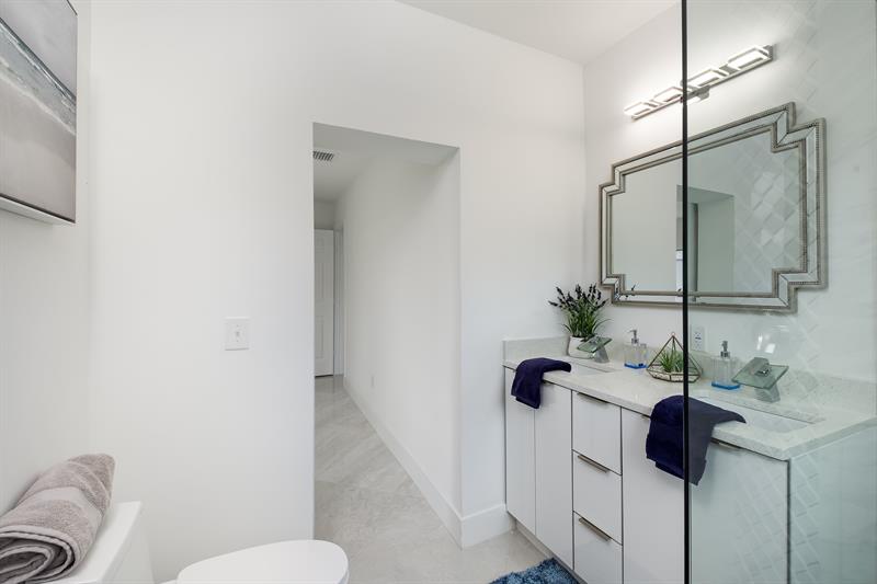 Image 18 of 33 For 1613 16th Ct