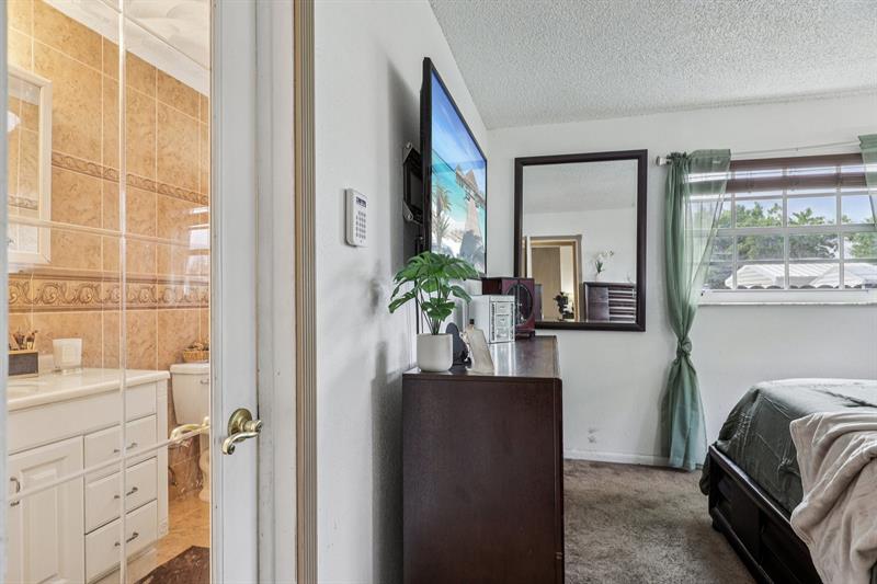 Image 23 of 70 For 5411 19th St