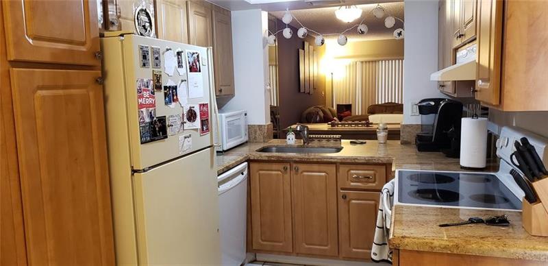 Image 5 of 19 For 2059 15th St  217