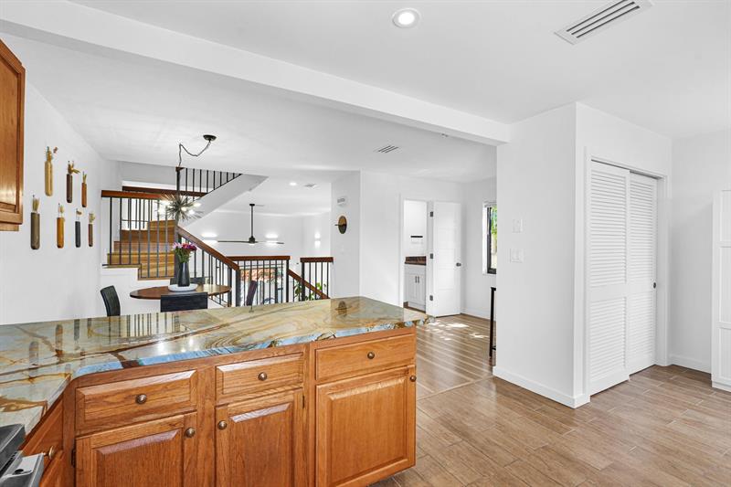 Image 27 of 76 For 3000 8th Ter  B-5