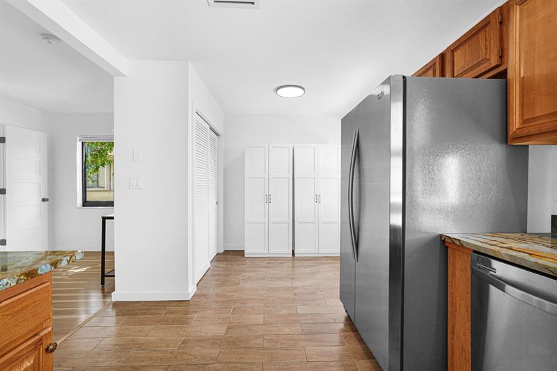 Image 28 of 76 For 3000 8th Ter  B-5