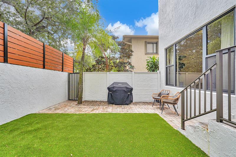 Image 3 of 76 For 3000 8th Ter  B-5