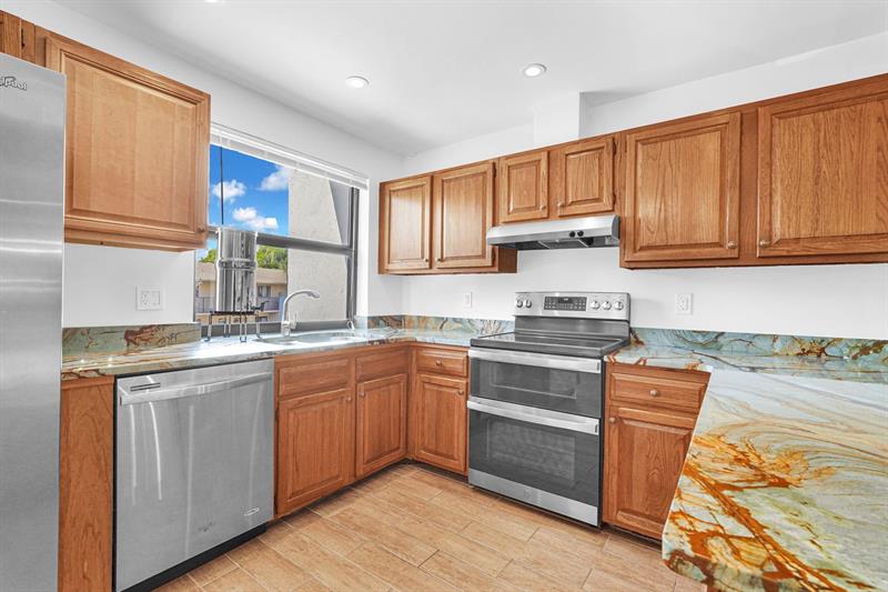 Image 30 of 76 For 3000 8th Ter  B-5