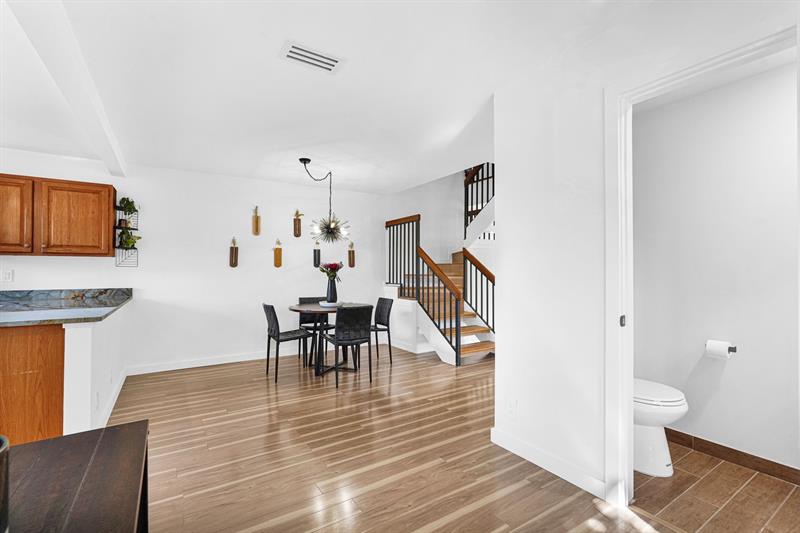 Image 31 of 76 For 3000 8th Ter  B-5