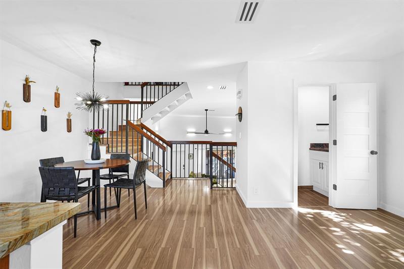 Image 32 of 76 For 3000 8th Ter  B-5