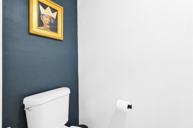 Image 33 of 76 For 3000 8th Ter  B-5