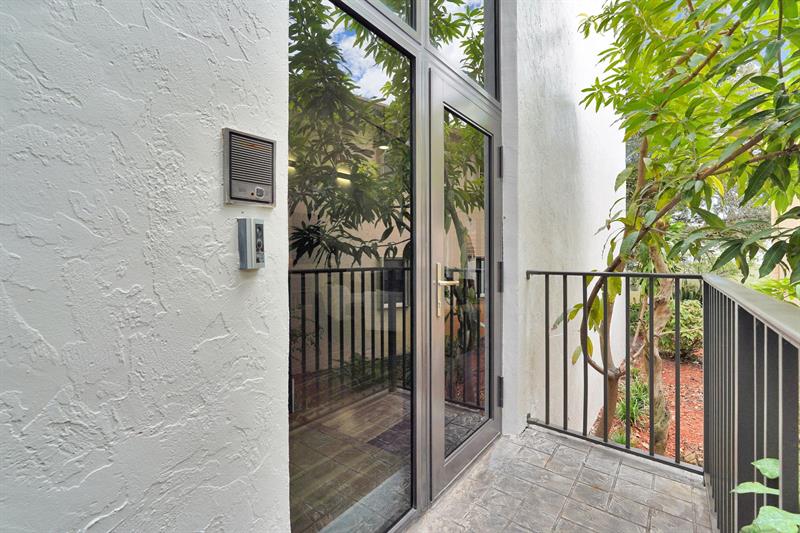 Image 4 of 76 For 3000 8th Ter  B-5