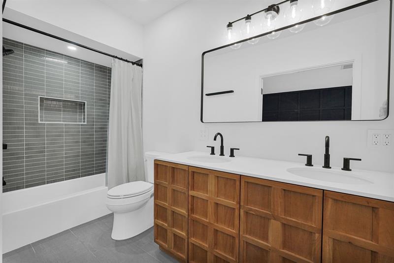 Image 44 of 76 For 3000 8th Ter  B-5