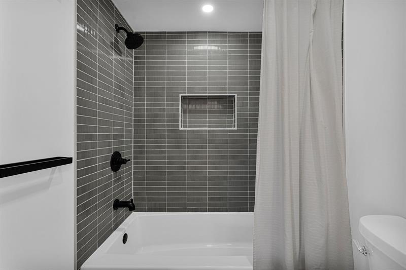 Image 45 of 76 For 3000 8th Ter  B-5