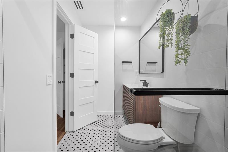 Image 54 of 76 For 3000 8th Ter  B-5