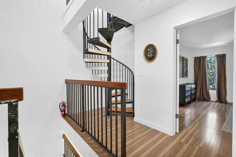 Image 57 of 76 For 3000 8th Ter  B-5