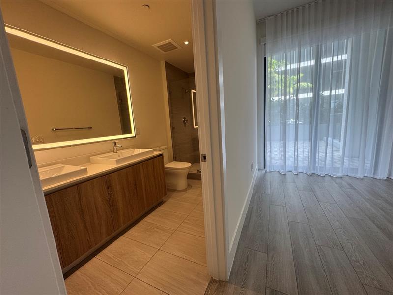 Image 20 of 35 For 2960 207th St  508