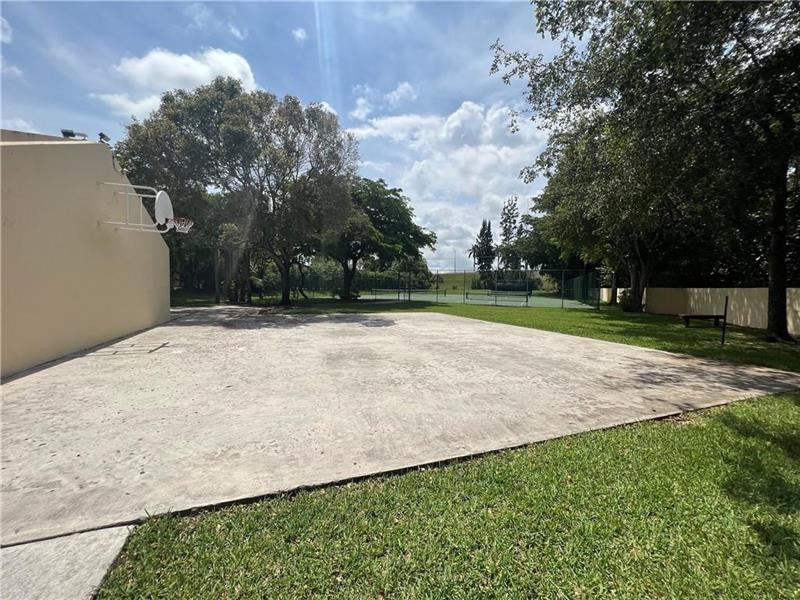 Image 5 of 35 For 211 45th Av  