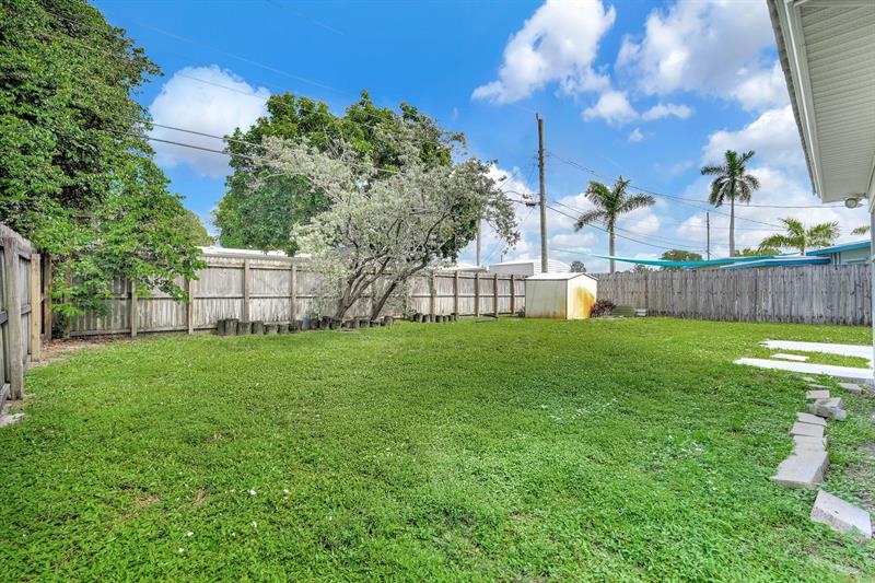 Image 11 of 70 For 261 45th St  