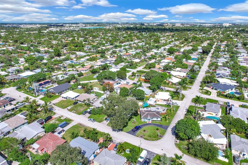 Image 32 of 70 For 261 45th St  