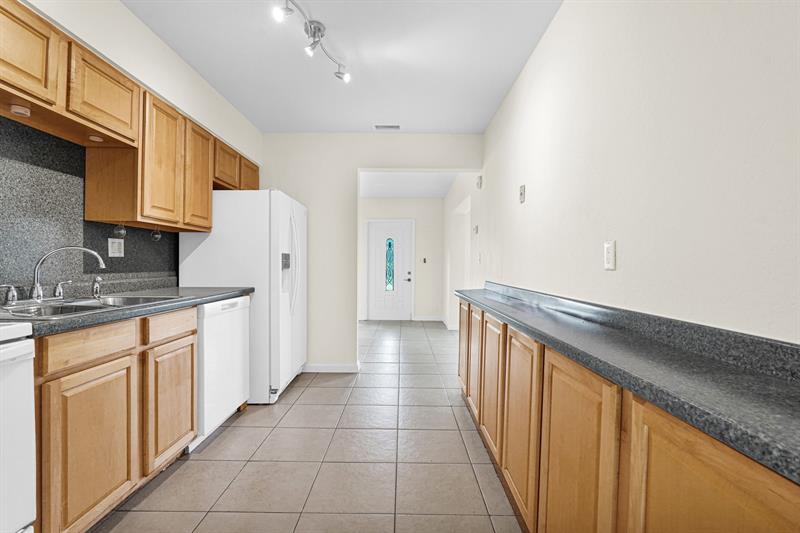 Image 33 of 70 For 261 45th St  