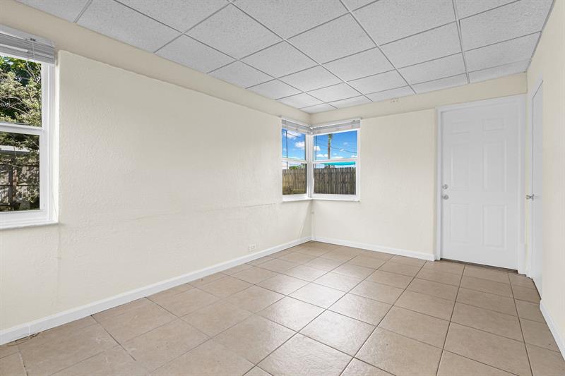 Image 38 of 70 For 261 45th St  