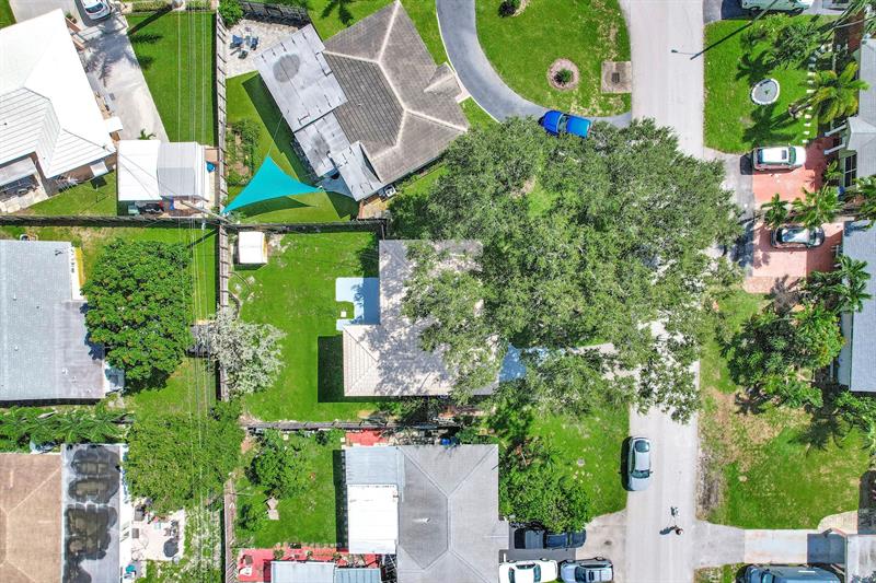 Image 5 of 70 For 261 45th St  