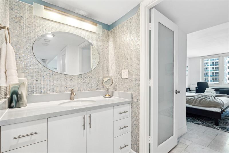 Image 10 of 15 For 2301 Collins Ave  1015