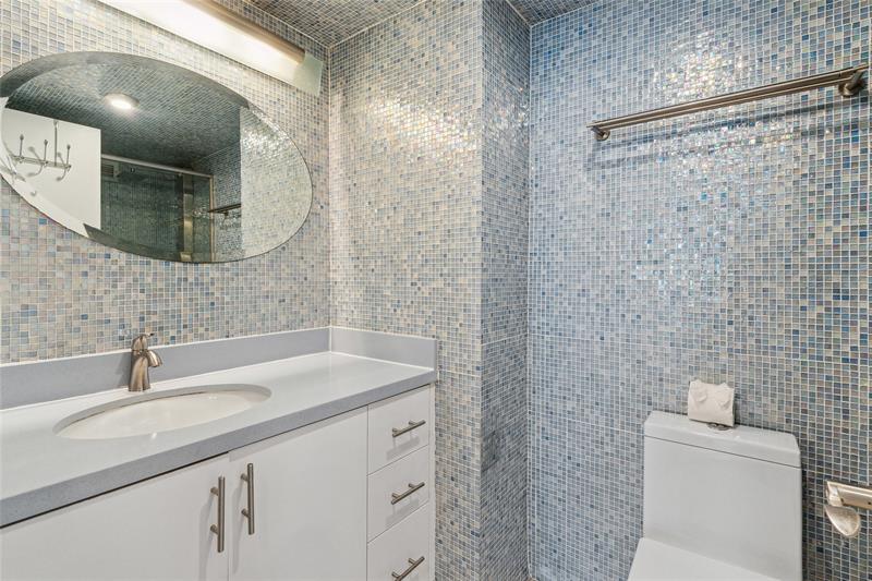 Image 13 of 15 For 2301 Collins Ave  1015
