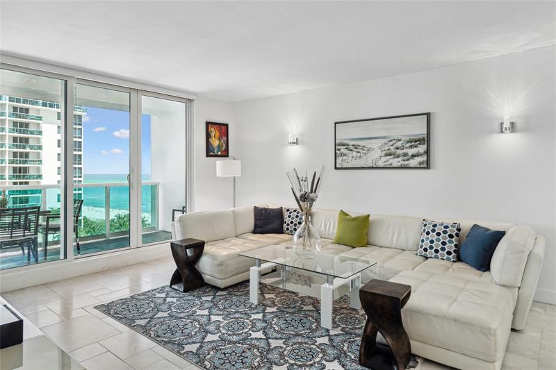 Image 3 of 15 For 2301 Collins Ave  1015