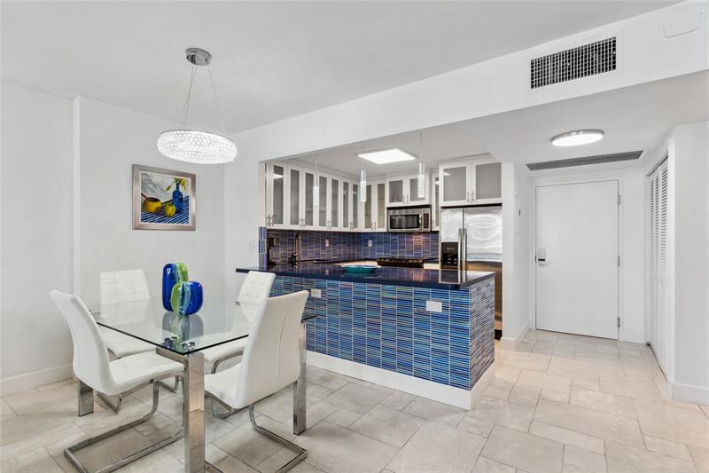 Image 6 of 15 For 2301 Collins Ave  1015