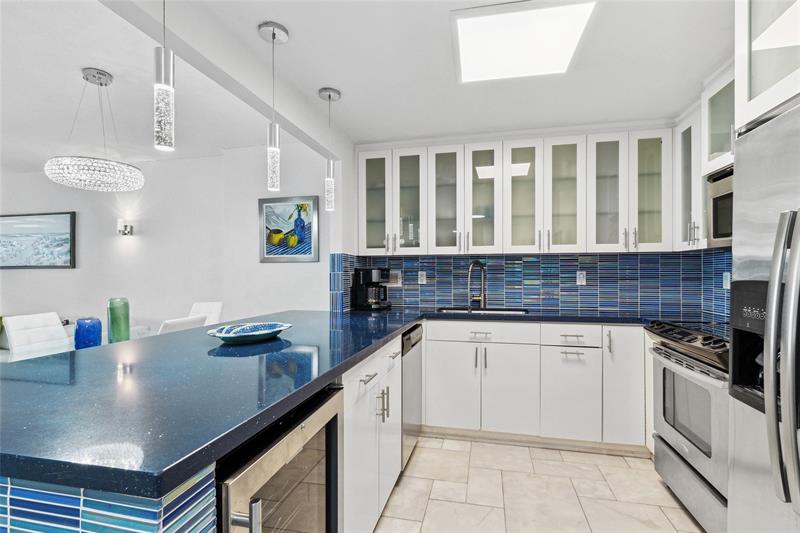 Image 7 of 15 For 2301 Collins Ave  1015