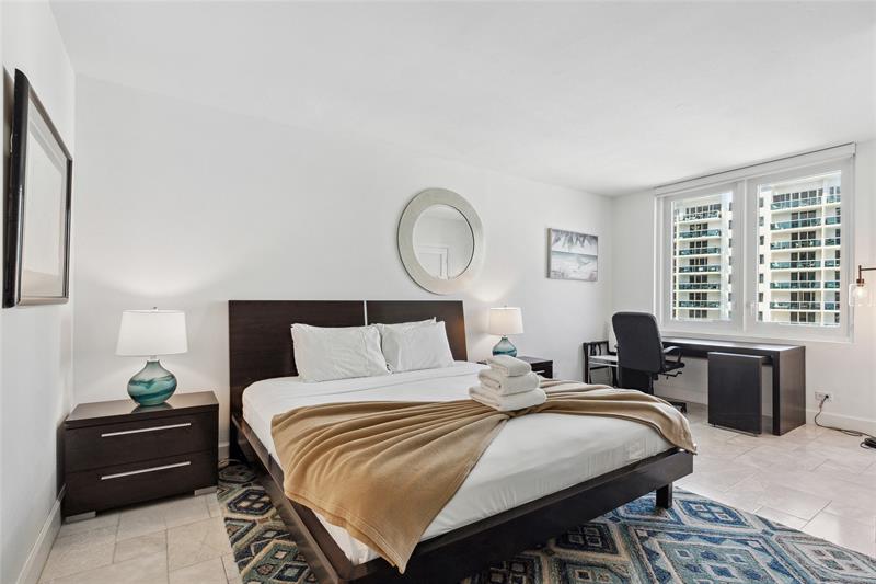 Image 8 of 15 For 2301 Collins Ave  1015