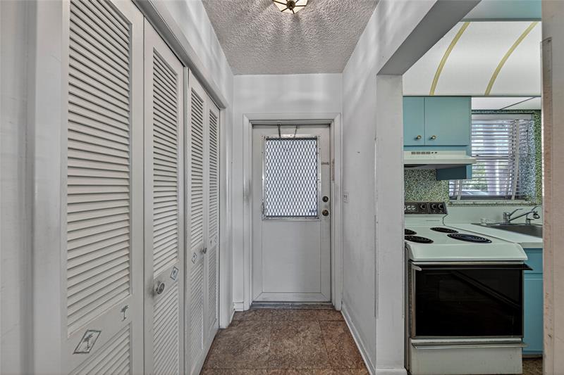 Image 18 of 61 For 2751 Golf Blvd  1023