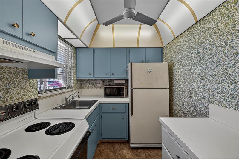 Image 19 of 61 For 2751 Golf Blvd  1023