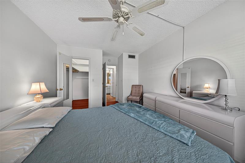 Image 28 of 61 For 2751 Golf Blvd  1023