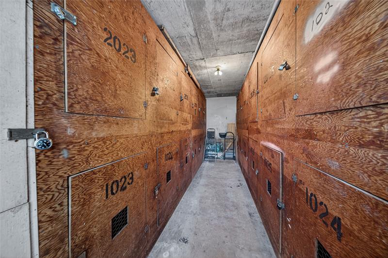 Image 38 of 61 For 2751 Golf Blvd  1023