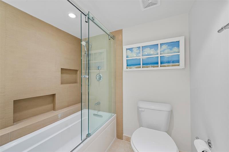 Image 17 of 33 For 1905 Ocean Blvd  14d