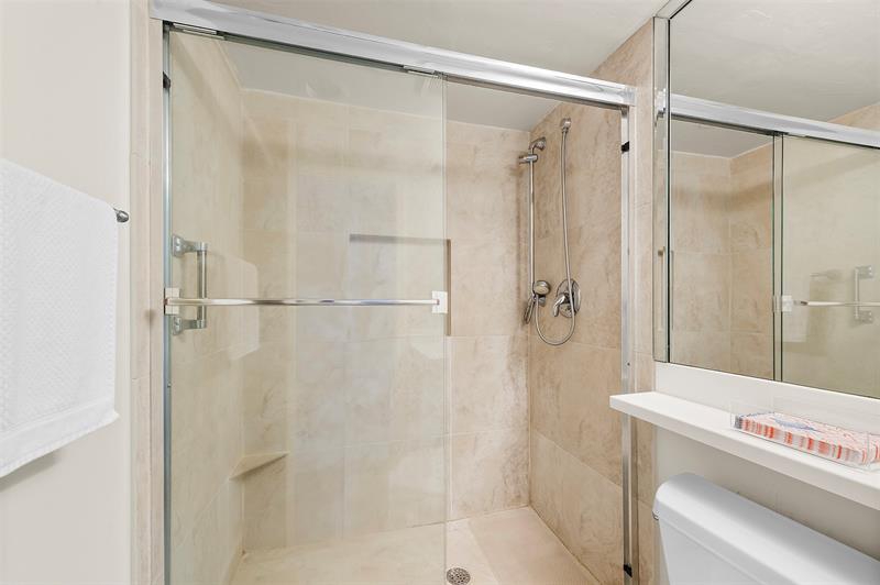 Image 21 of 33 For 1905 Ocean Blvd  14d