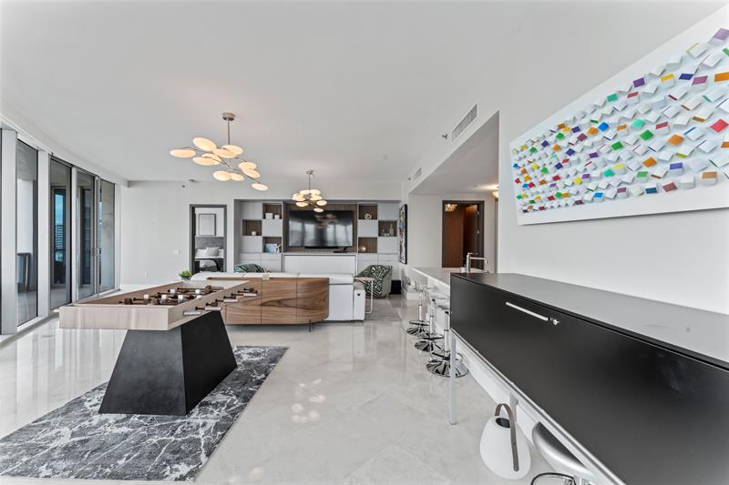 Image 11 of 75 For 5959 Collins Ave  1201
