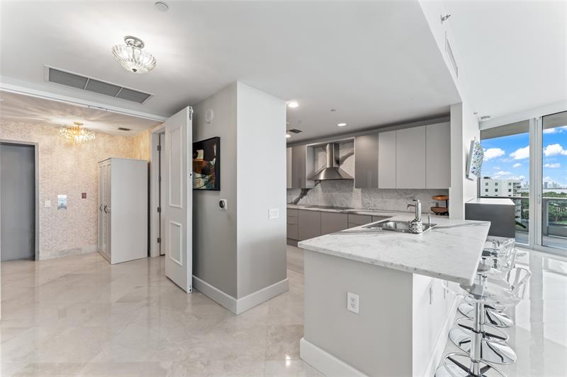 Image 13 of 75 For 5959 Collins Ave  1201
