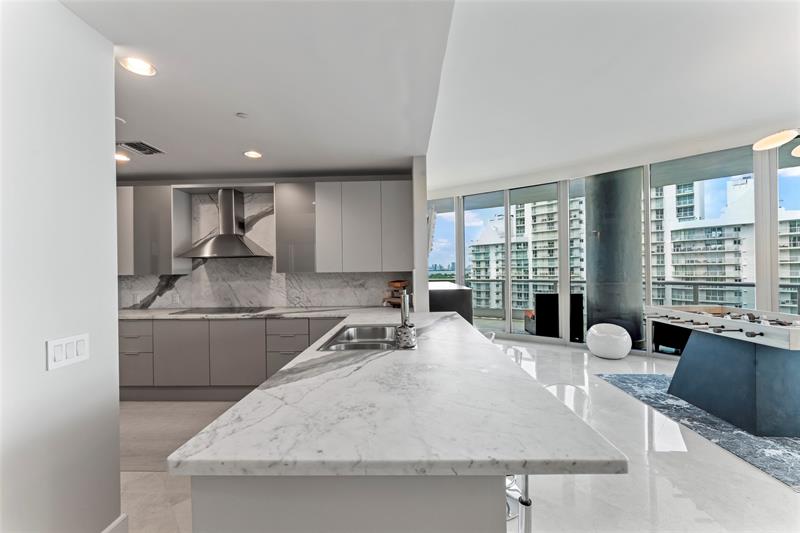 Image 14 of 75 For 5959 Collins Ave  1201